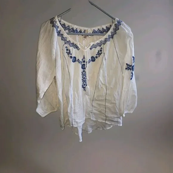 Mudd White And blue Floral Top size S Small - Picture 2 of 5